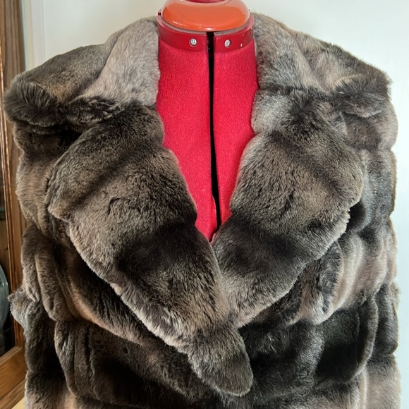 Outdoor Edition by Parkhurst Faux Fir Vest SZ L - Picture 2 of 12